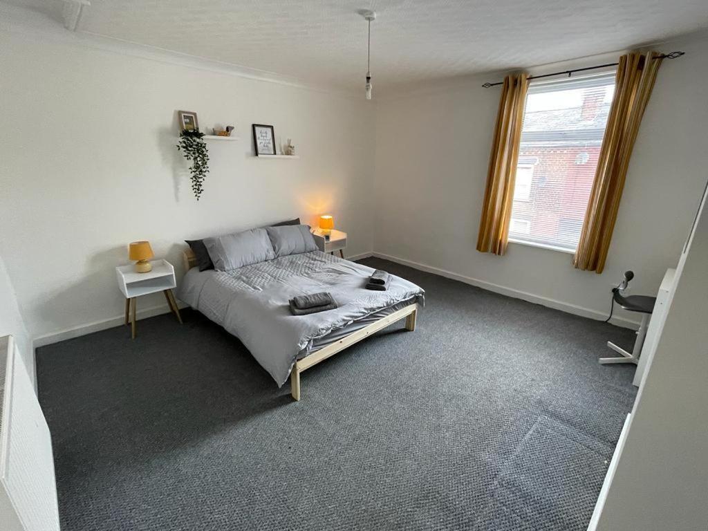 Cheerful 2 Bedroom House Hindley Exterior photo